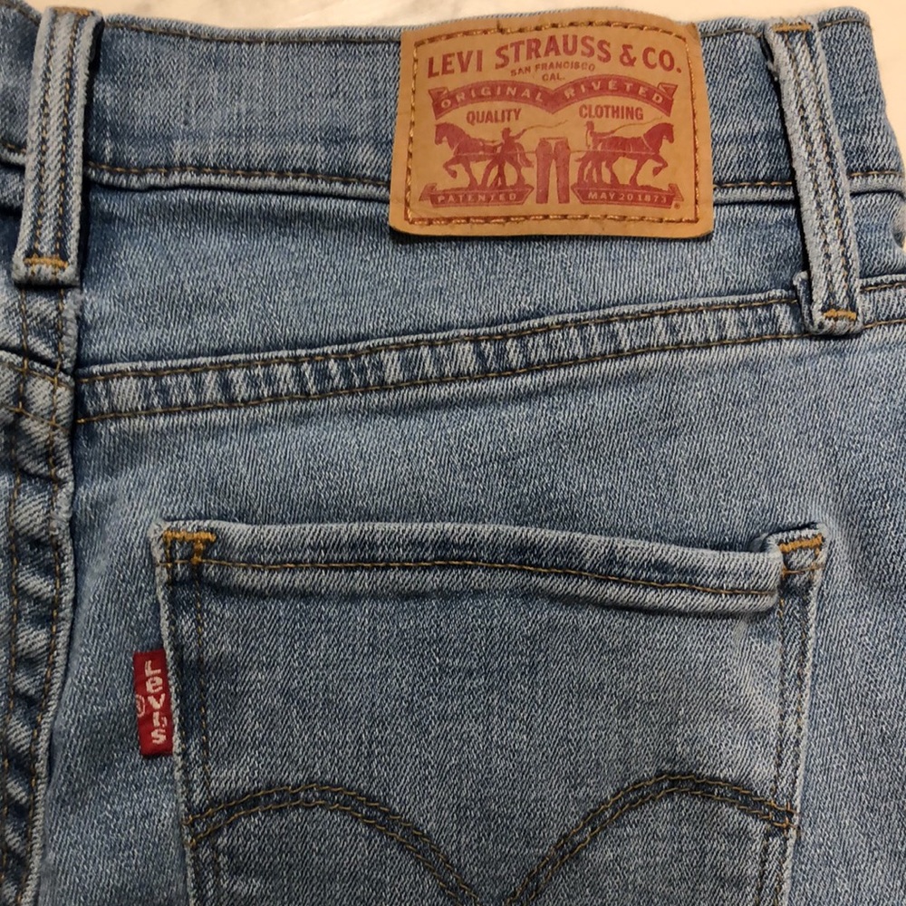 Levi’s straight leg jeans